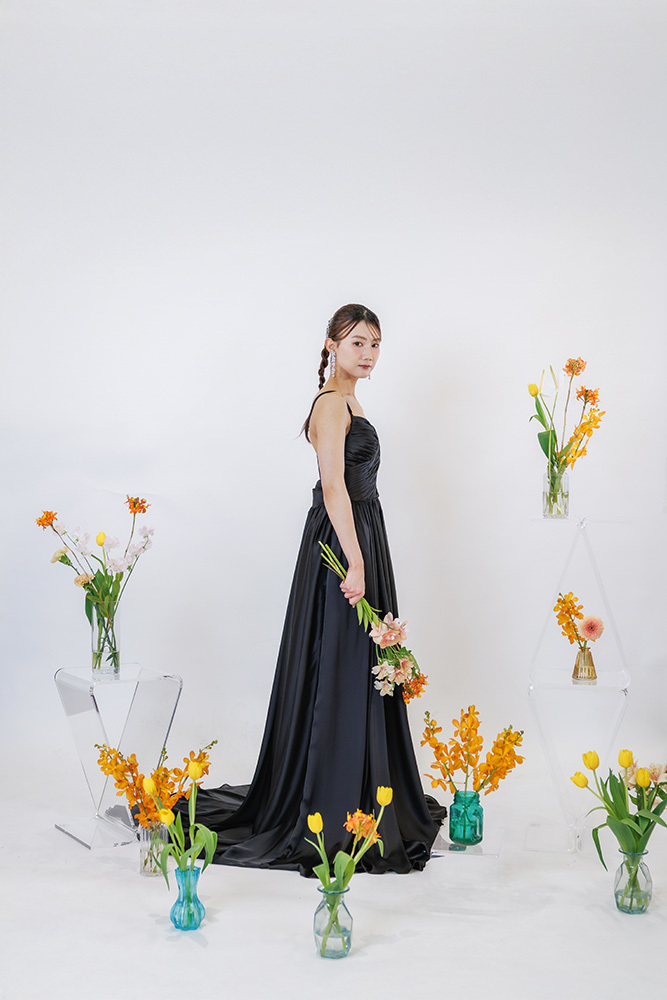 静岡フォトウエディングのフィーノスタイルで撮影した“花とフォト”フラワーウエディングの新婦の記念写真撮影