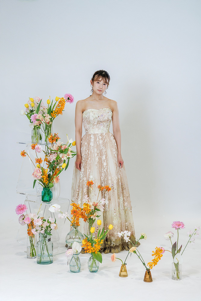 静岡フォトウエディングのフィーノスタイルで撮影した“花とフォト”フラワーウエディングの新婦の記念写真撮影