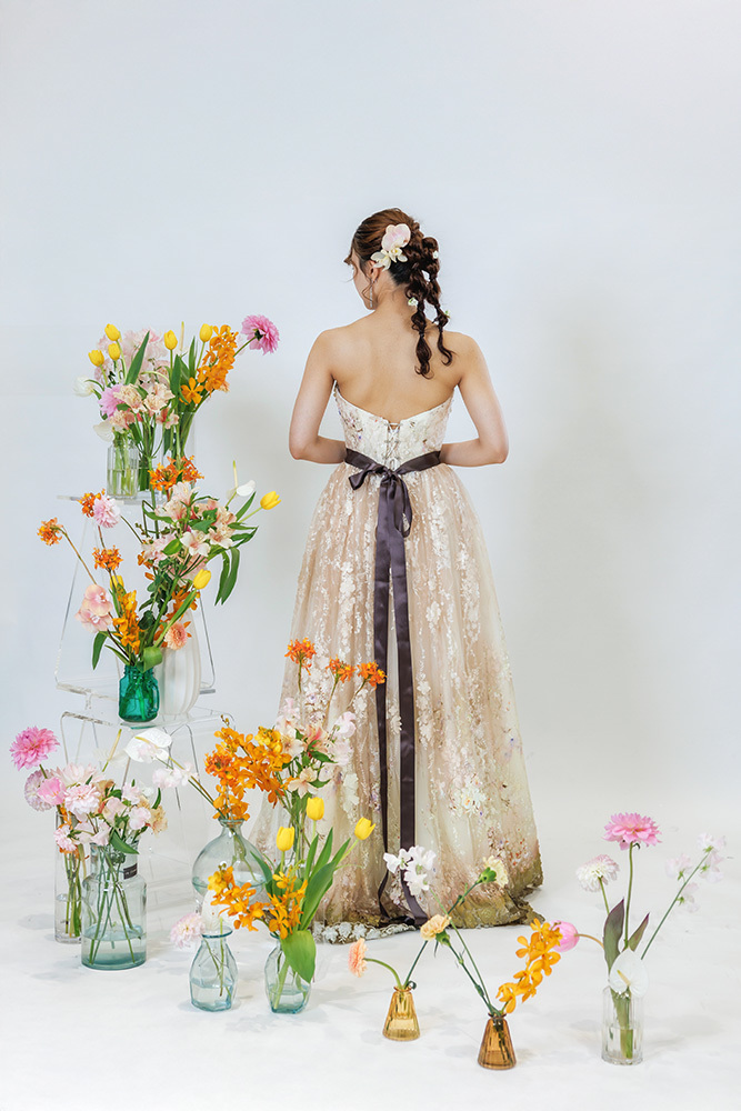 静岡フォトウエディングのフィーノスタイルで撮影した“花とフォト”フラワーウエディングの新婦の記念写真撮影