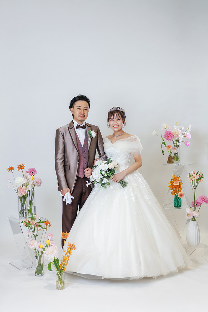 静岡フォトウエディングのフィーノスタイルで撮影した“花とフォト”フラワーウエディングの新郎新婦の記念写真撮影