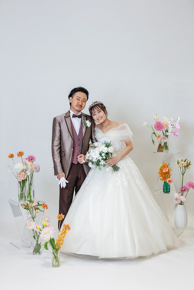 静岡フォトウエディングのフィーノスタイルで撮影した“花とフォト”フラワーウエディングの新郎新婦の記念写真撮影