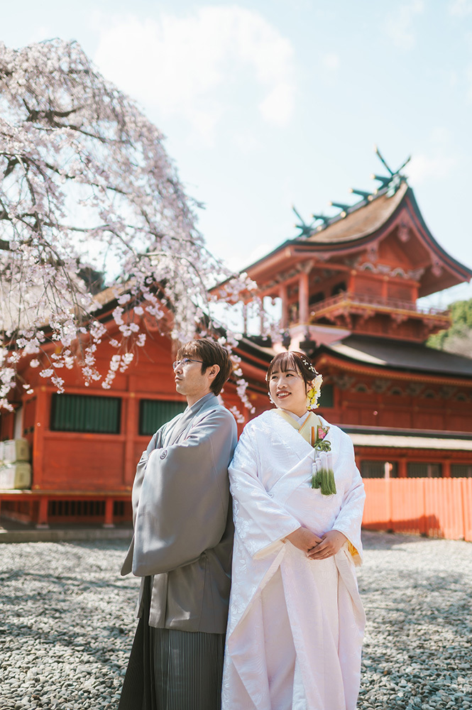 静岡フォトウエディングのフィーノスタイルで撮影した富士宮浅間大社の新郎新婦の記念写真撮影
