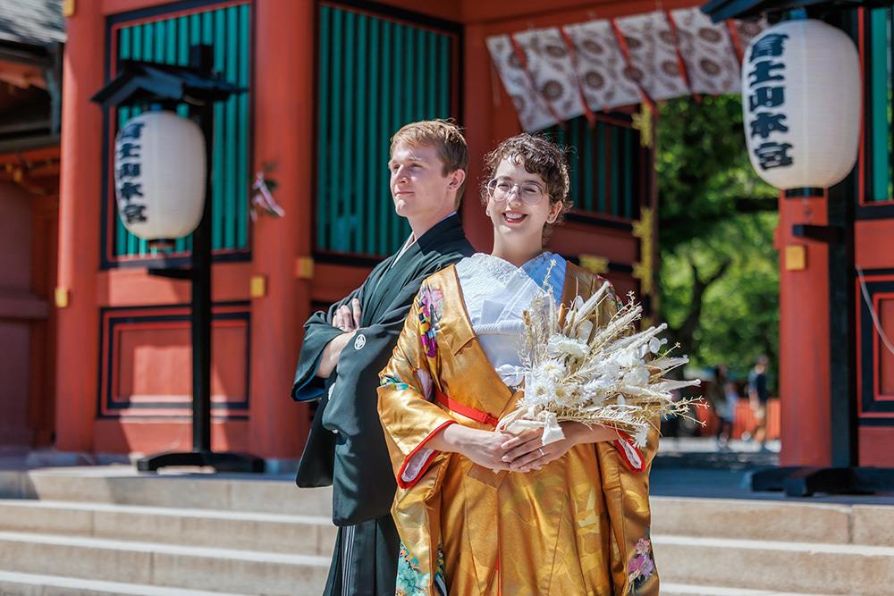 静岡フォトウエディングのフィーノスタイルで撮影した富士宮浅間大社の新郎新婦の記念写真撮影