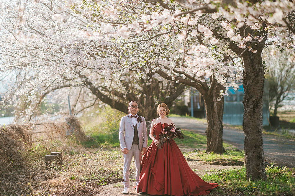 静岡フォトウエディングのフィーノスタイルで撮影した桜と新郎新婦