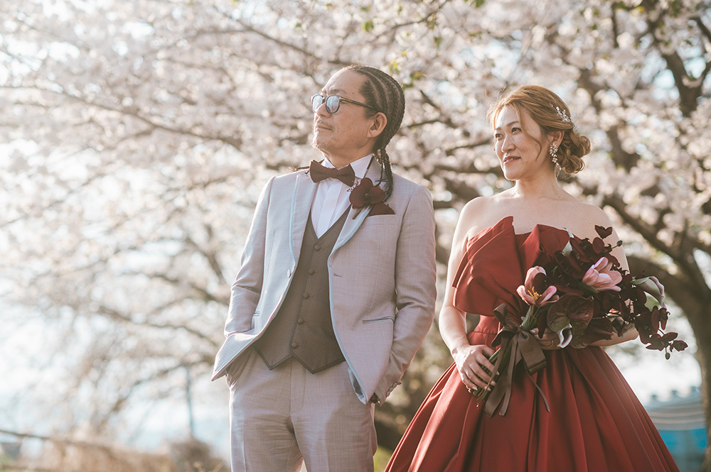 静岡フォトウエディングのフィーノスタイルで撮影した桜と新郎新婦