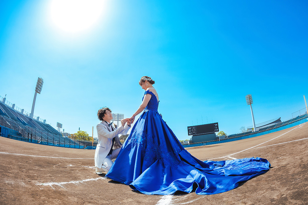 静岡フォトウエディングのフィーノスタイルで撮影した草薙球場の新郎新婦