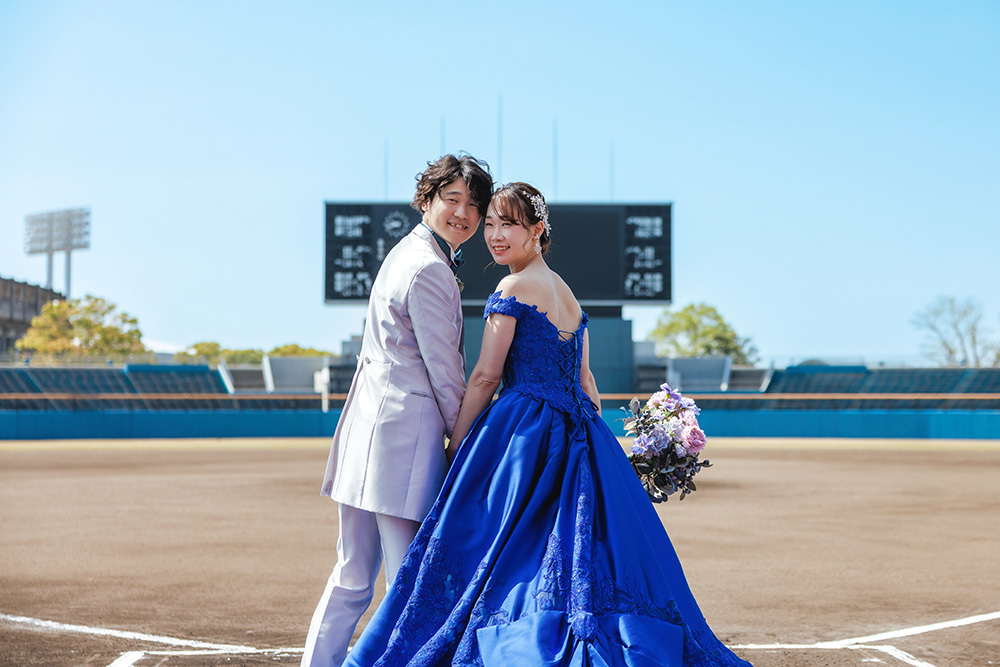 静岡フォトウエディングのフィーノスタイルで撮影した草薙球場の新郎新婦
