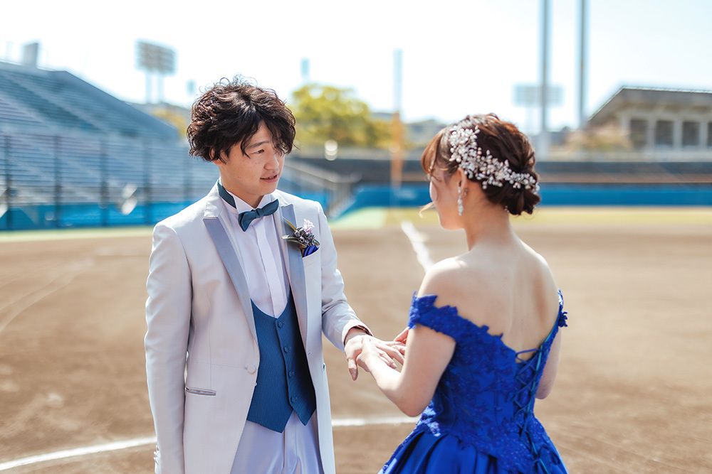 静岡フォトウエディングのフィーノスタイルで撮影した草薙球場の新郎新婦