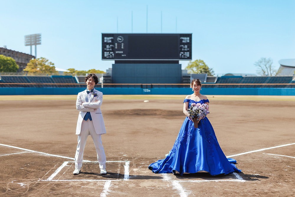 静岡フォトウエディングのフィーノスタイルで撮影した草薙球場の新郎新婦