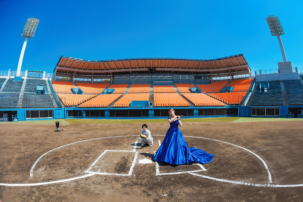静岡フォトウエディングのフィーノスタイルで撮影した草薙球場の新郎新婦