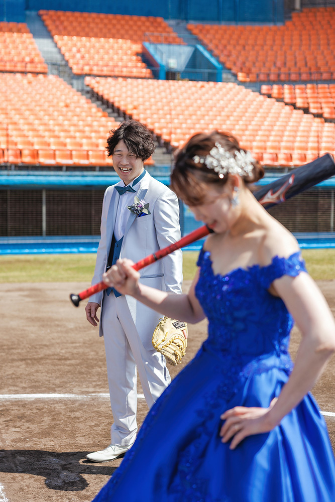静岡フォトウエディングのフィーノスタイルで撮影した草薙球場の新郎新婦