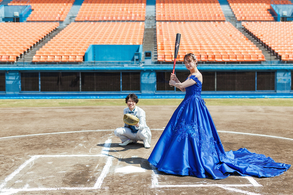 静岡フォトウエディングのフィーノスタイルで撮影した草薙球場の新郎新婦