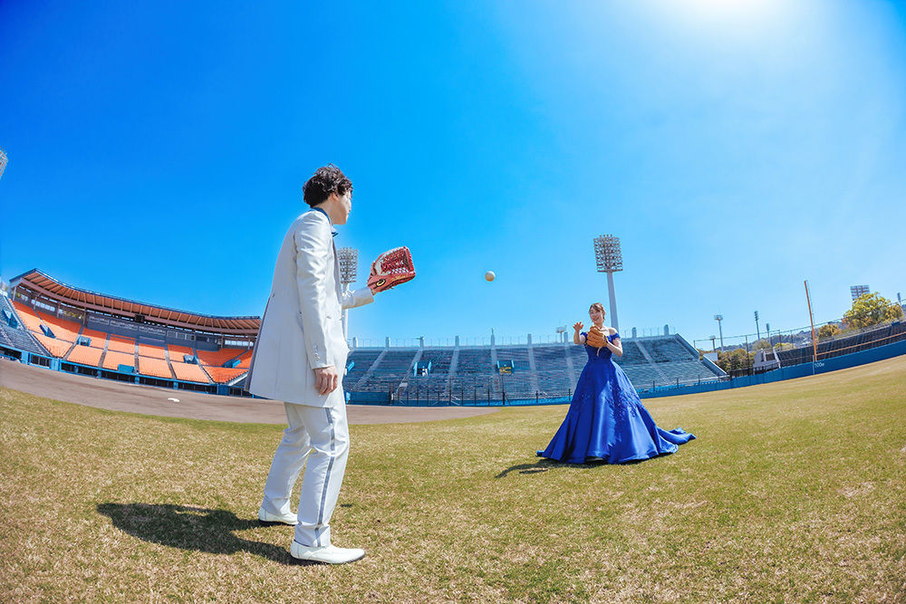 静岡フォトウエディングのフィーノスタイルで撮影した草薙球場の新郎新婦