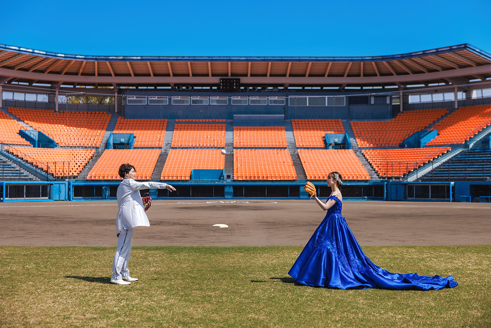 静岡フォトウエディングのフィーノスタイルで撮影した草薙球場の新郎新婦
