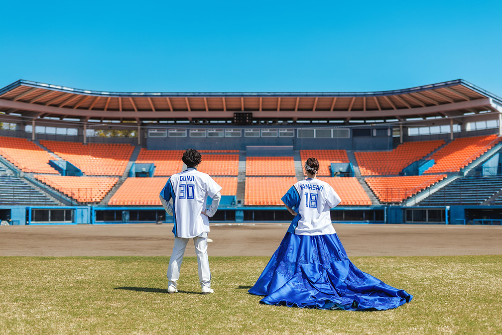 静岡フォトウエディングのフィーノスタイルで撮影した草薙球場の新郎新婦