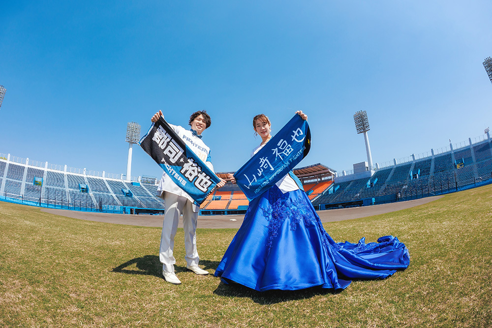 静岡フォトウエディングのフィーノスタイルで撮影した草薙球場の新郎新婦