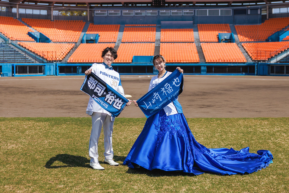 静岡フォトウエディングのフィーノスタイルで撮影した草薙球場の新郎新婦