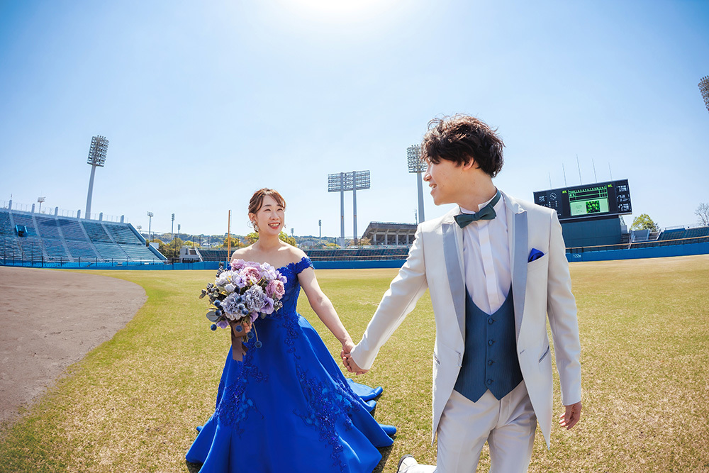 静岡フォトウエディングのフィーノスタイルで撮影した草薙球場の新郎新婦