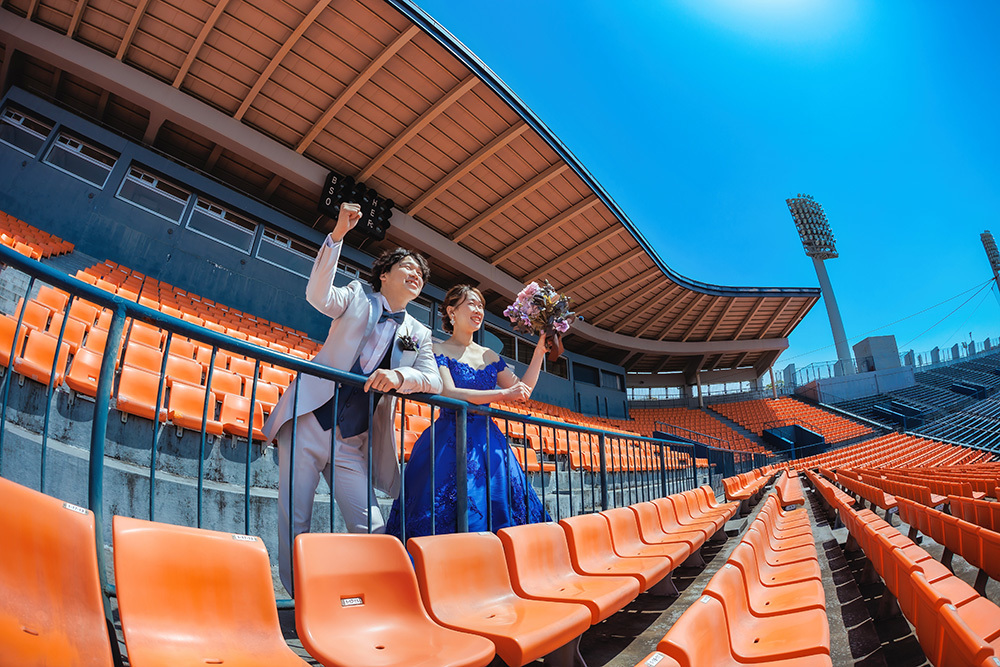 静岡フォトウエディングのフィーノスタイルで撮影した草薙球場の新郎新婦