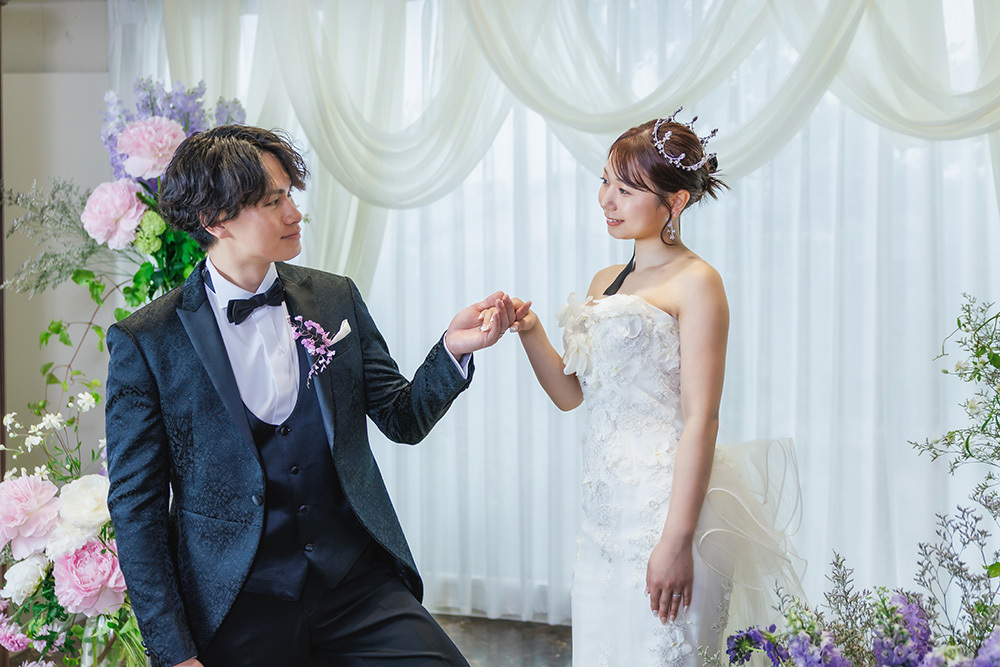 静岡フォトウエディングのフィーノスタイルで撮影した“花とフォト”フラワーウエディングの新郎新婦の記念写真撮影