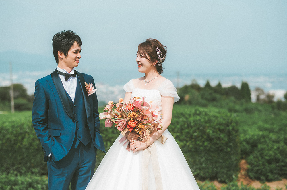 静岡フォトウエディングの画像・全景の茶の間の新郎新婦