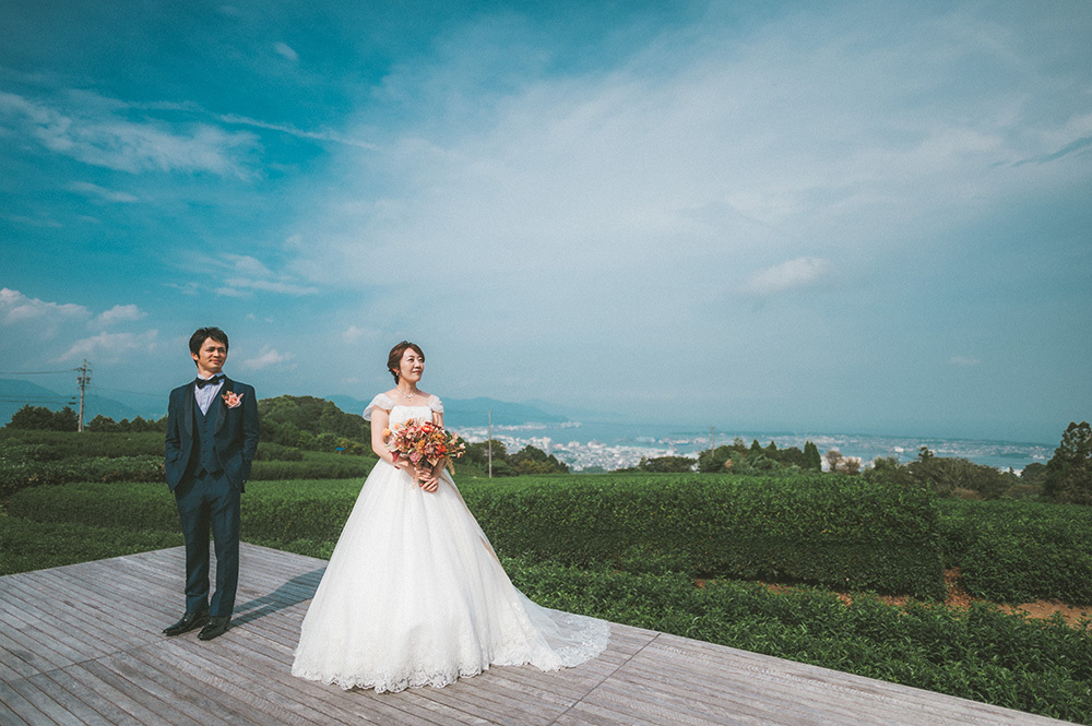 静岡フォトウエディングの画像・全景の茶の間の新郎新婦