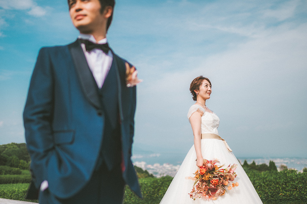 静岡フォトウエディングの画像・全景の茶の間の新郎新婦