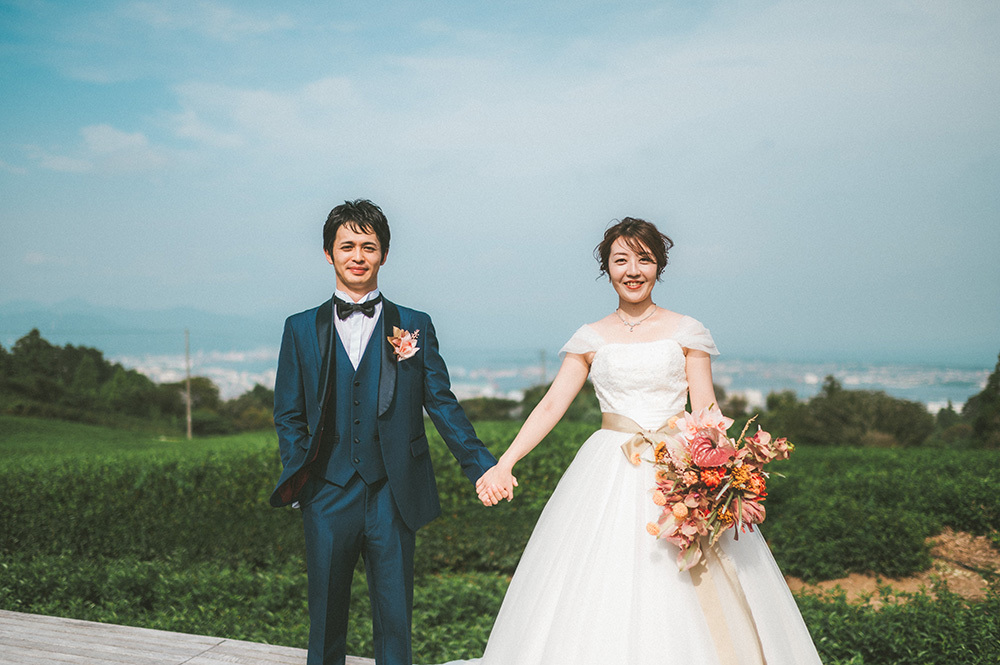 静岡フォトウエディングの画像・全景の茶の間の新郎新婦