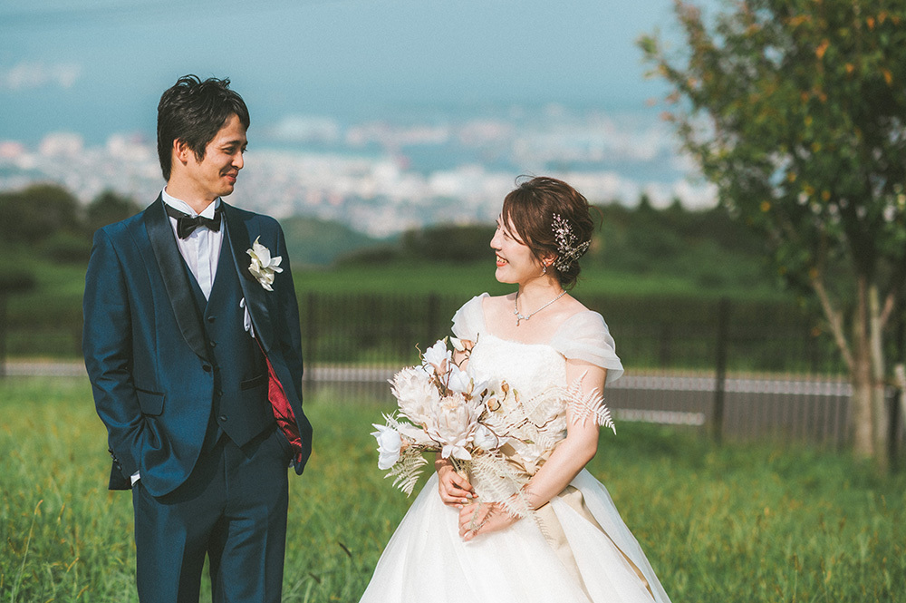 静岡フォトウエディングの画像・全景の茶の間の新郎新婦