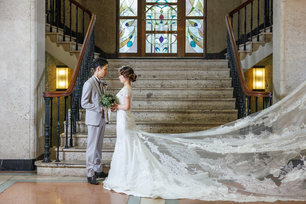 静岡フォトウエディングのフィーノスタイルで撮影した静岡市役所旧庁舎の新郎新婦
