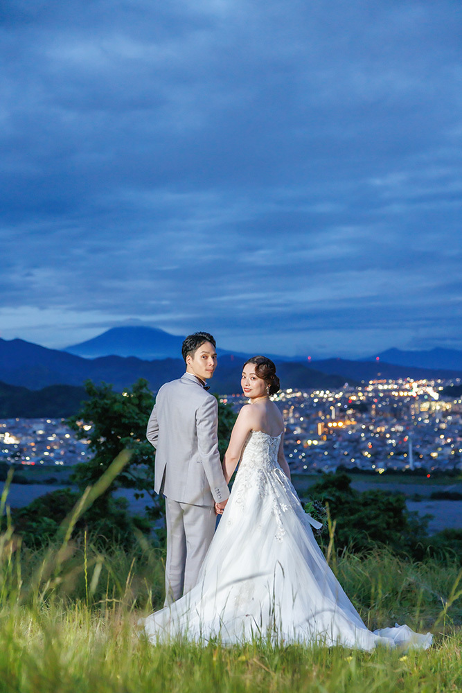 静岡フォトウエディングのフィーノスタイルで撮影した夜景の新郎新婦