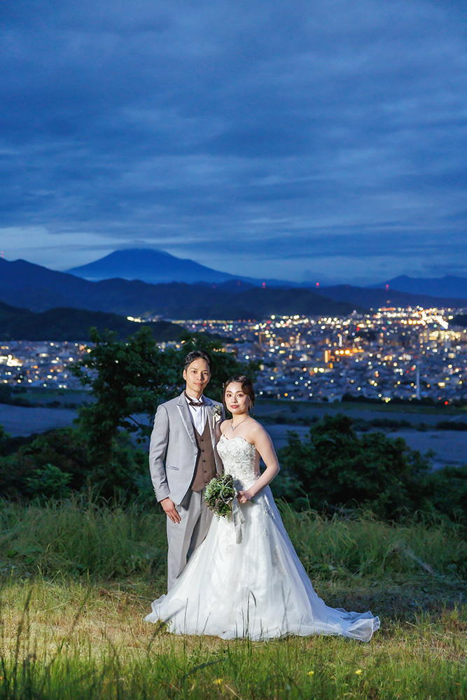 静岡フォトウエディングのフィーノスタイルで撮影した夜景の新郎新婦