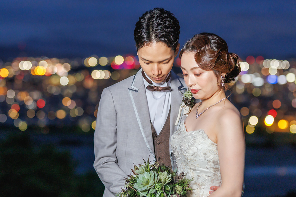 静岡フォトウエディングのフィーノスタイルで撮影した夜景の新郎新婦