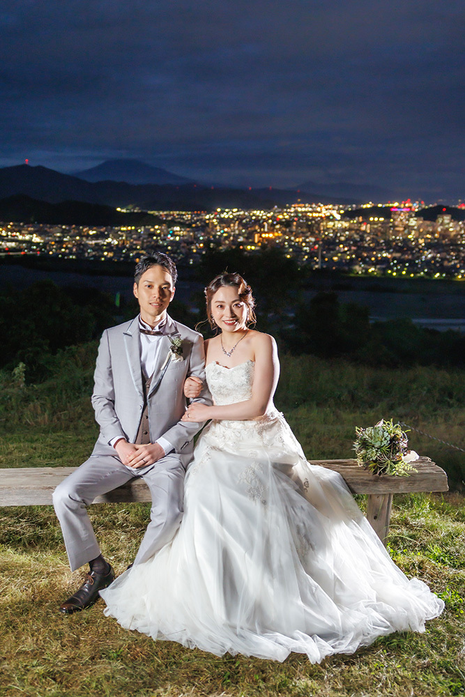 静岡フォトウエディングのフィーノスタイルで撮影した夜景の新郎新婦