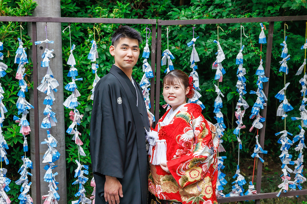 静岡フォトウエディングのフィーノスタイルで撮影した富士宮浅間大社の新郎新婦の記念写真撮影