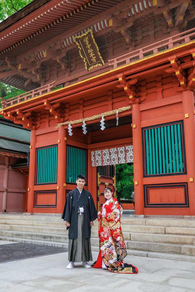 静岡フォトウエディングのフィーノスタイルで撮影した富士宮浅間大社の新郎新婦の記念写真撮影