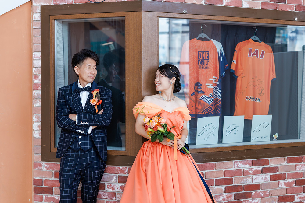 静岡フォトウエディングのフィーノスタイルで撮影したエスパルスドリームプラザ(THE SIX STADIUM)の新郎新婦