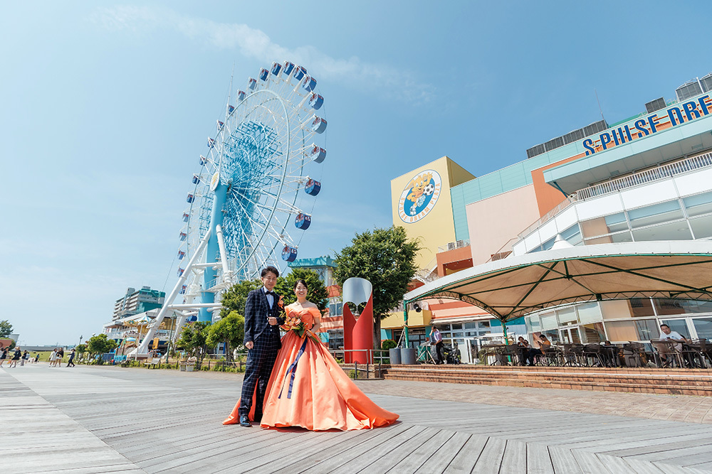 静岡フォトウエディングのフィーノスタイルで撮影したエスパルスドリームプラザ(THE SIX STADIUM)の新郎新婦