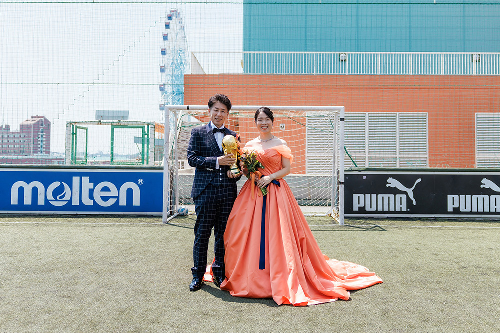 静岡フォトウエディングのフィーノスタイルで撮影したエスパルスドリームプラザ(THE SIX STADIUM)の新郎新婦