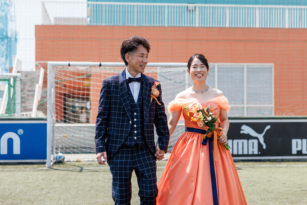 静岡フォトウエディングのフィーノスタイルで撮影したエスパルスドリームプラザ(THE SIX STADIUM)の新郎新婦