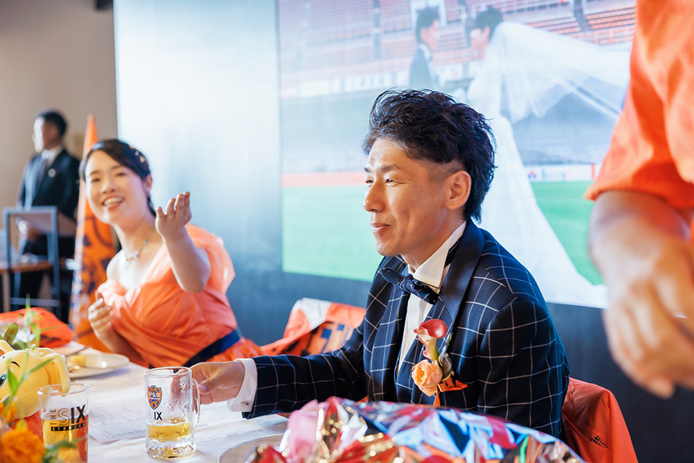 静岡フォトウエディングのフィーノスタイルで撮影したエスパルスドリームプラザ(THE SIX STADIUM)の新郎新婦