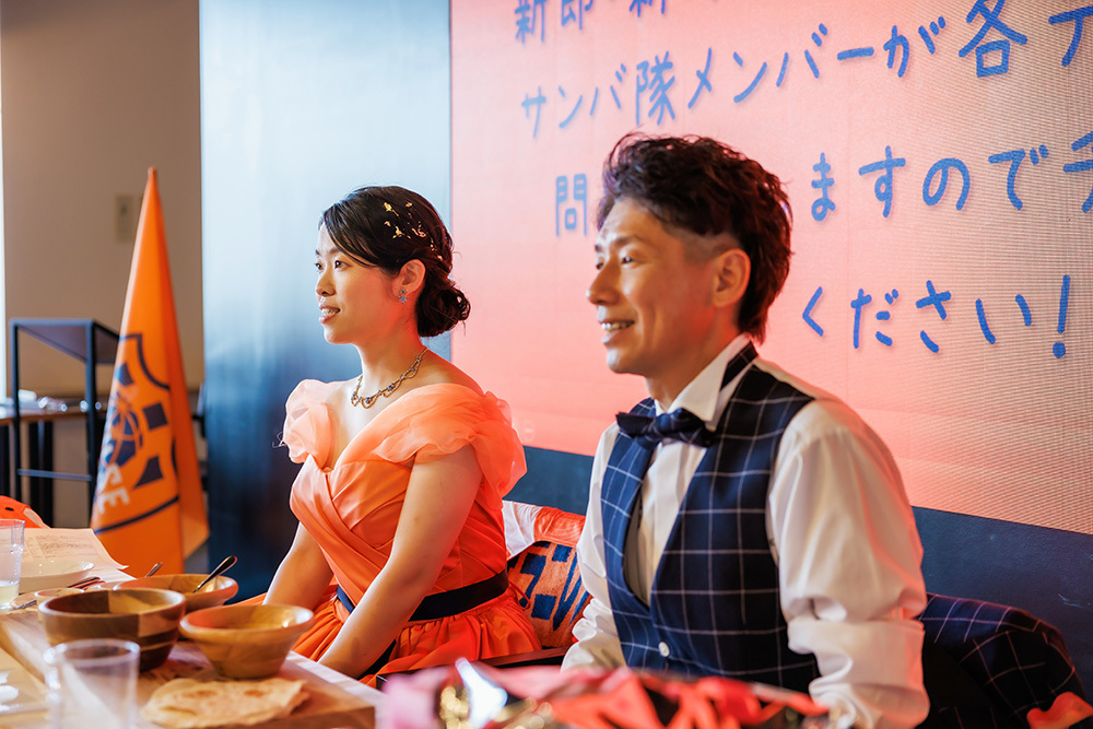 静岡フォトウエディングのフィーノスタイルで撮影したエスパルスドリームプラザ(THE SIX STADIUM)の新郎新婦