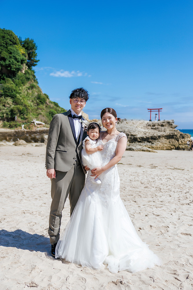 静岡フォトウエディングのフィーノスタイルで撮影した伊豆急ホテル・白浜海岸の新郎新婦