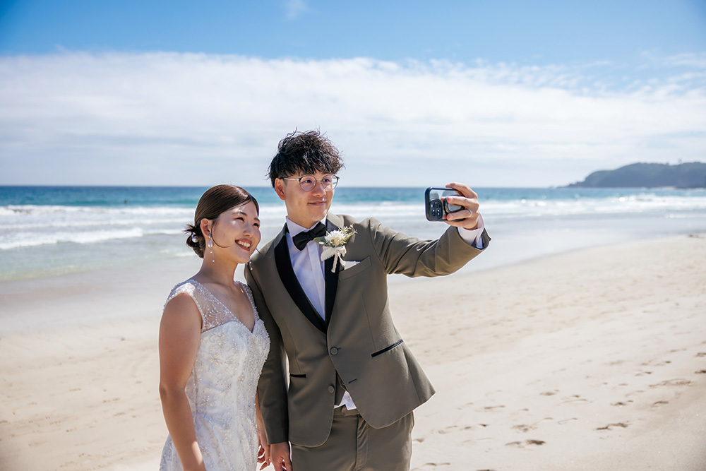 静岡フォトウエディングのフィーノスタイルで撮影した伊豆急ホテル・白浜海岸の新郎新婦