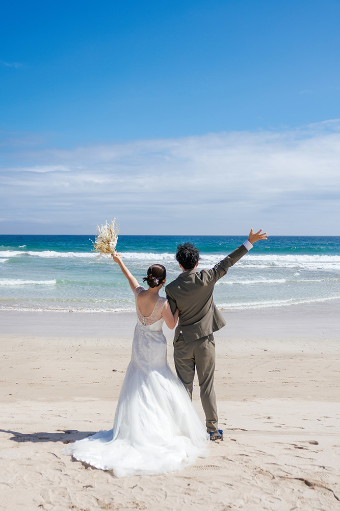 静岡フォトウエディングのフィーノスタイルで撮影した伊豆急ホテル・白浜海岸の新郎新婦