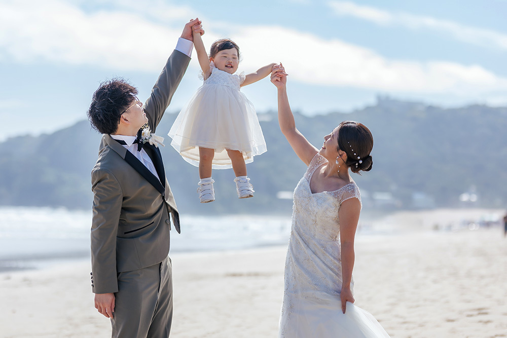 静岡フォトウエディングのフィーノスタイルで撮影した伊豆急ホテル・白浜海岸の新郎新婦