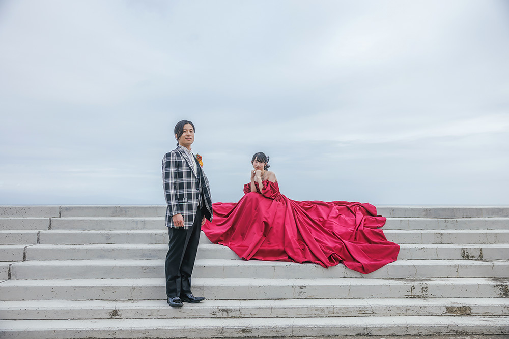 静岡フォトウエディングのフィーノスタイルで撮影した海フォトの新郎新婦