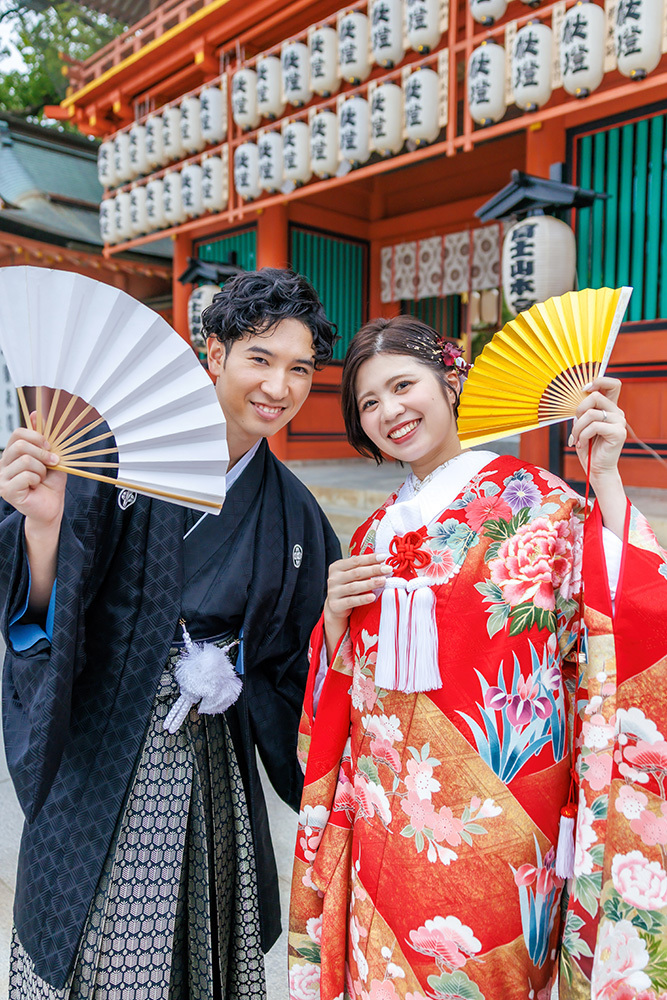 静岡フォトウエディングのフィーノスタイルで撮影した富士宮浅間大社の新郎新婦の記念写真撮影