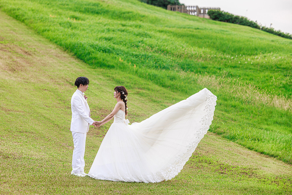 静岡フォトウエディングのフィーノスタイルで撮影した、つま恋の新郎新婦