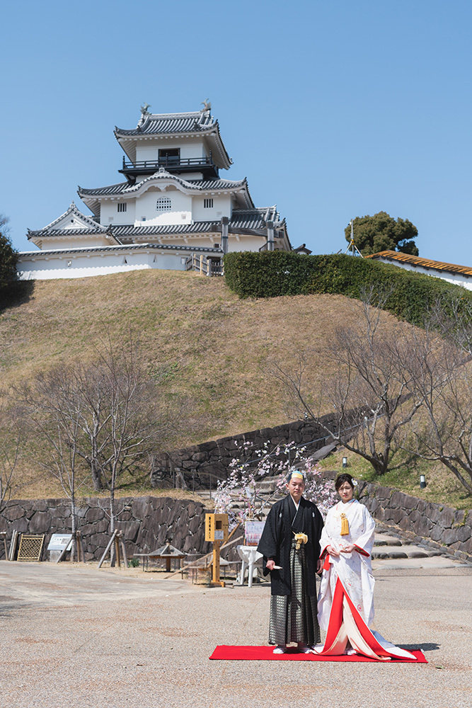 静岡フォトウエディングのフィーノスタイルで撮影した掛川城の新郎新婦
